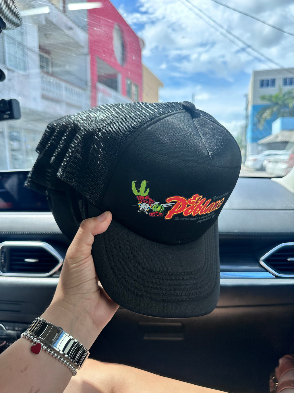 Gorra tipo trucker con dtf